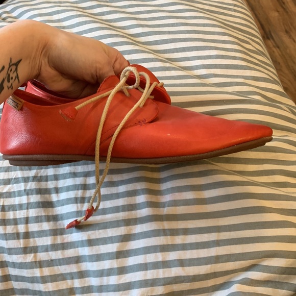 Red leather Pikolinos lace up shoe - Picture 2 of 3